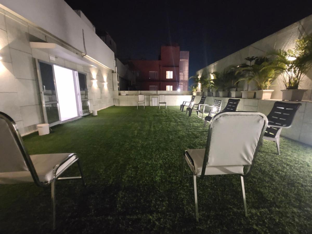 Hotel Orange International Surat Buitenkant foto