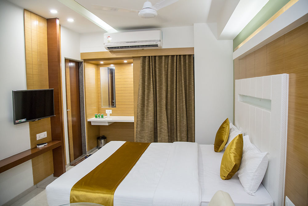 Hotel Orange International Surat Buitenkant foto
