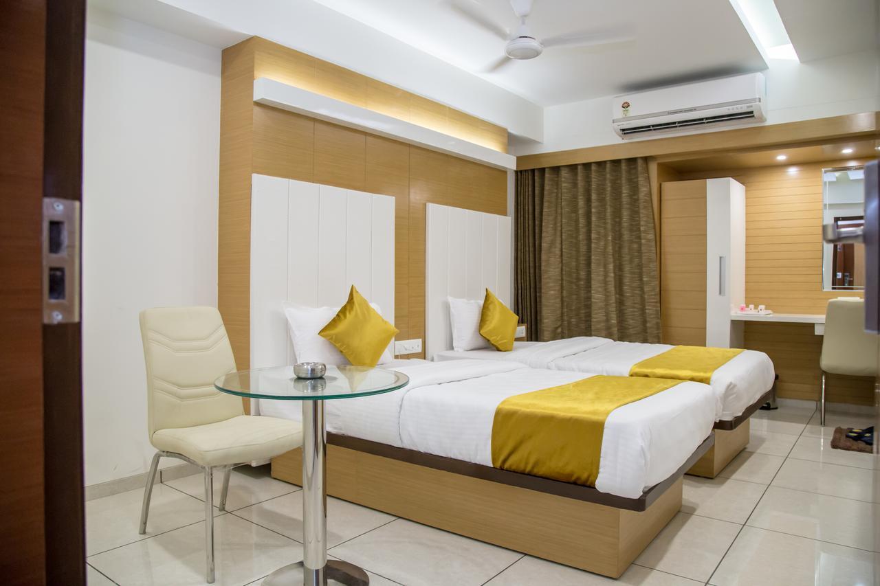 Hotel Orange International Surat Buitenkant foto