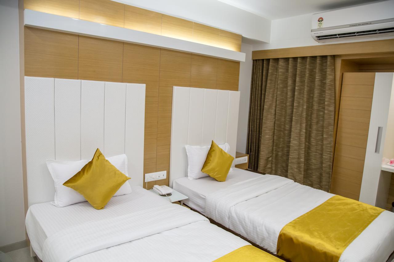 Hotel Orange International Surat Buitenkant foto