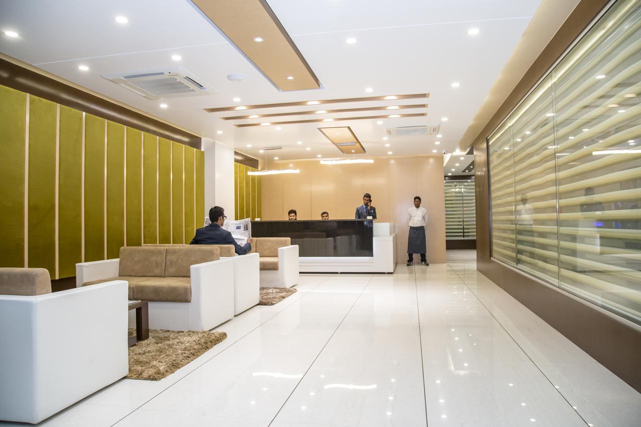 Hotel Orange International Surat Buitenkant foto