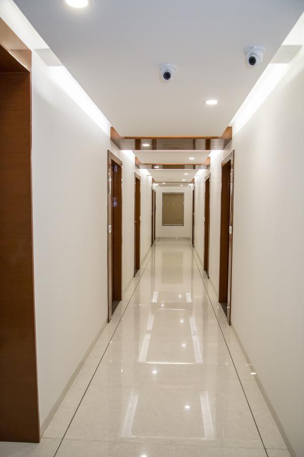 Hotel Orange International Surat Buitenkant foto