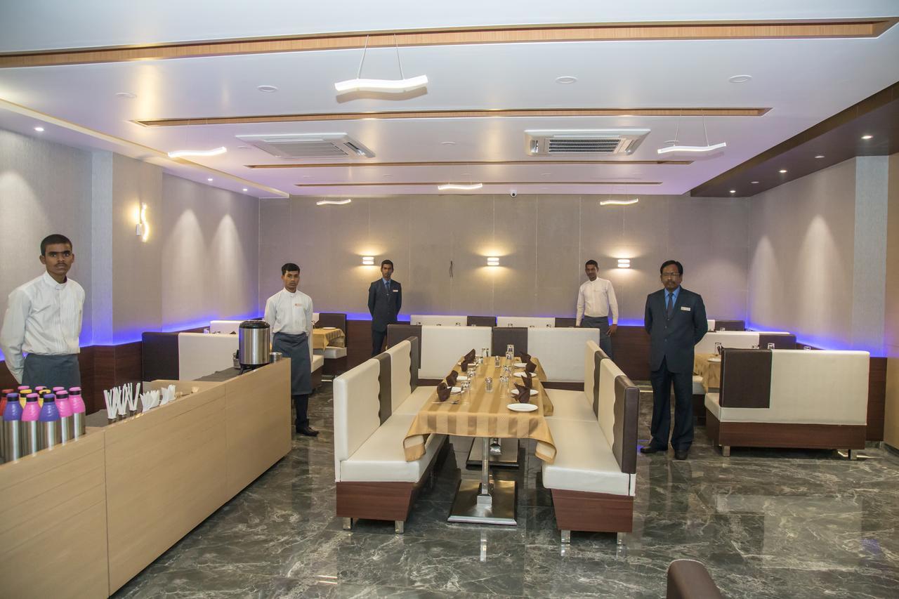 Hotel Orange International Surat Buitenkant foto
