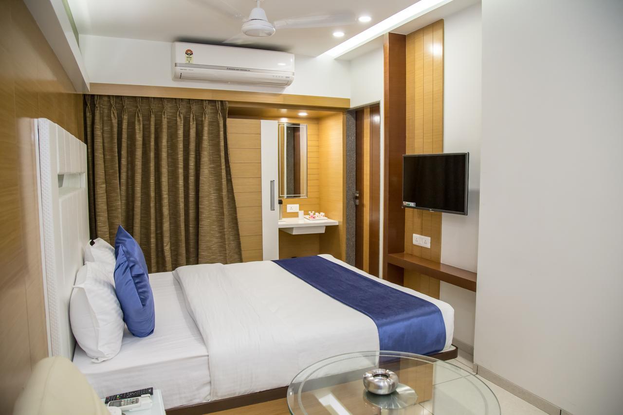 Hotel Orange International Surat Buitenkant foto