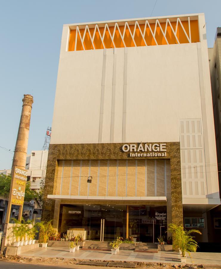 Hotel Orange International Surat Buitenkant foto