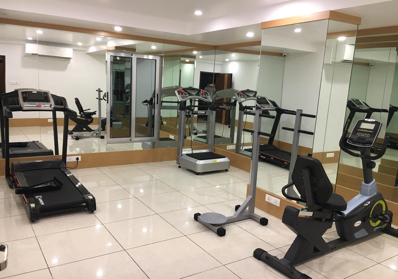Hotel Orange International Surat Buitenkant foto