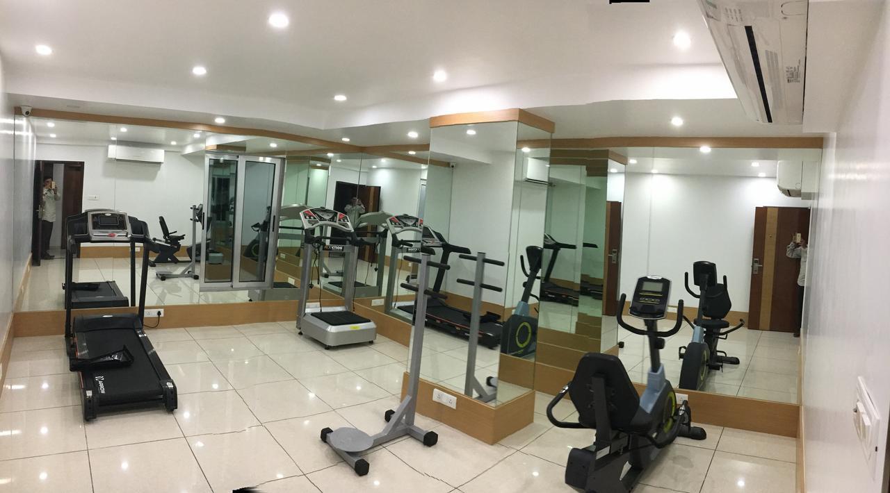 Hotel Orange International Surat Buitenkant foto