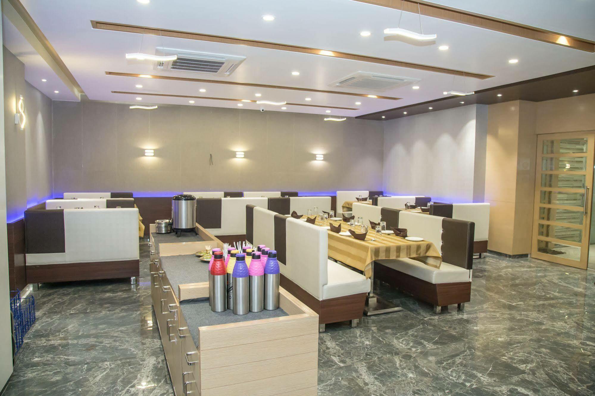 Hotel Orange International Surat Buitenkant foto