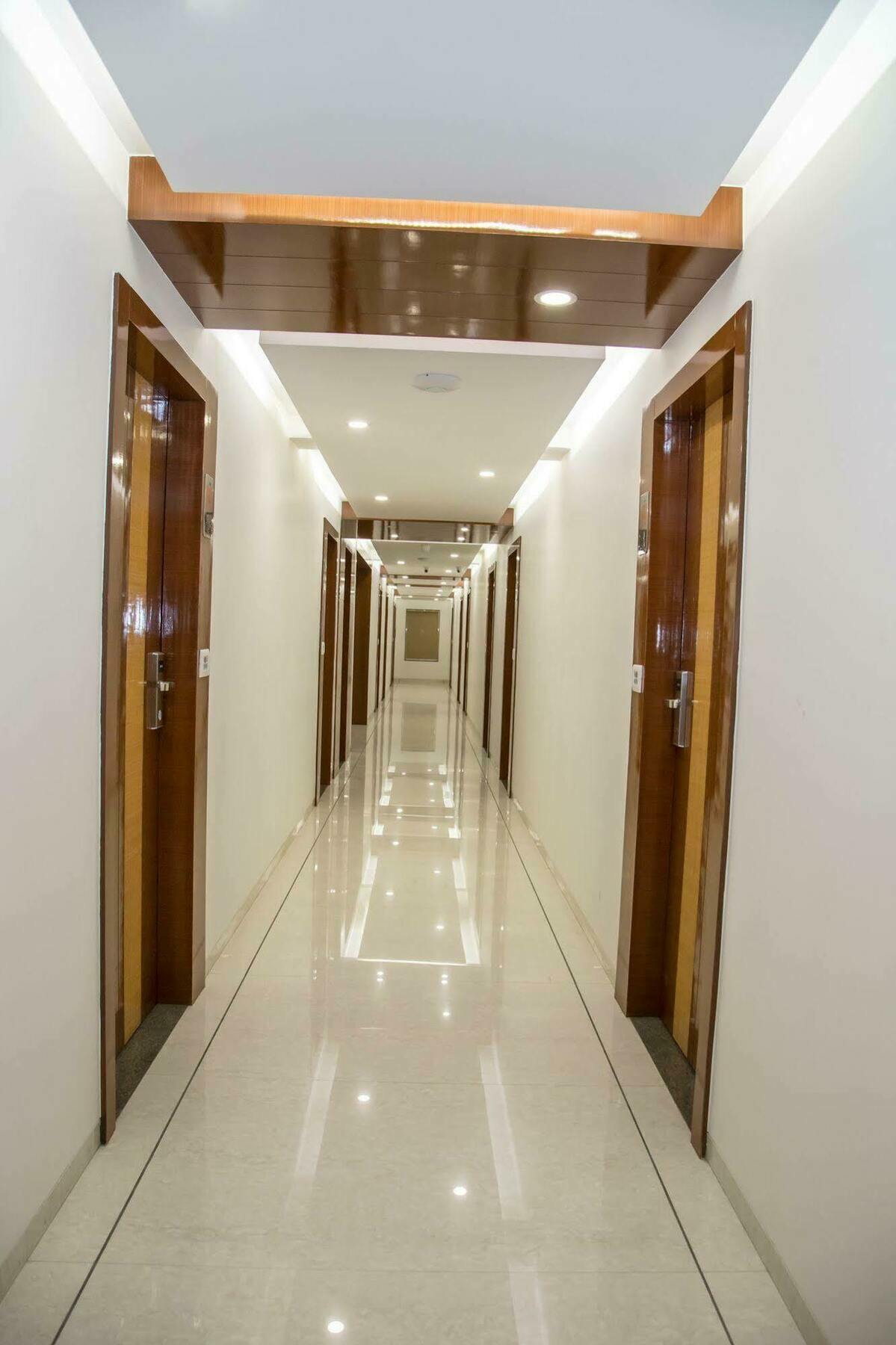 Hotel Orange International Surat Buitenkant foto