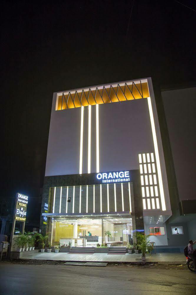 Hotel Orange International Surat Buitenkant foto